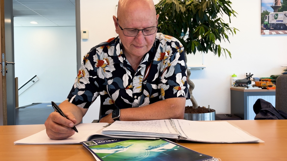 Schiedammer Hans Esbach was laaggeletterd en is nu genomineerd voor de Taalheldenprijs: “Je moet zelf de stap zetten”
