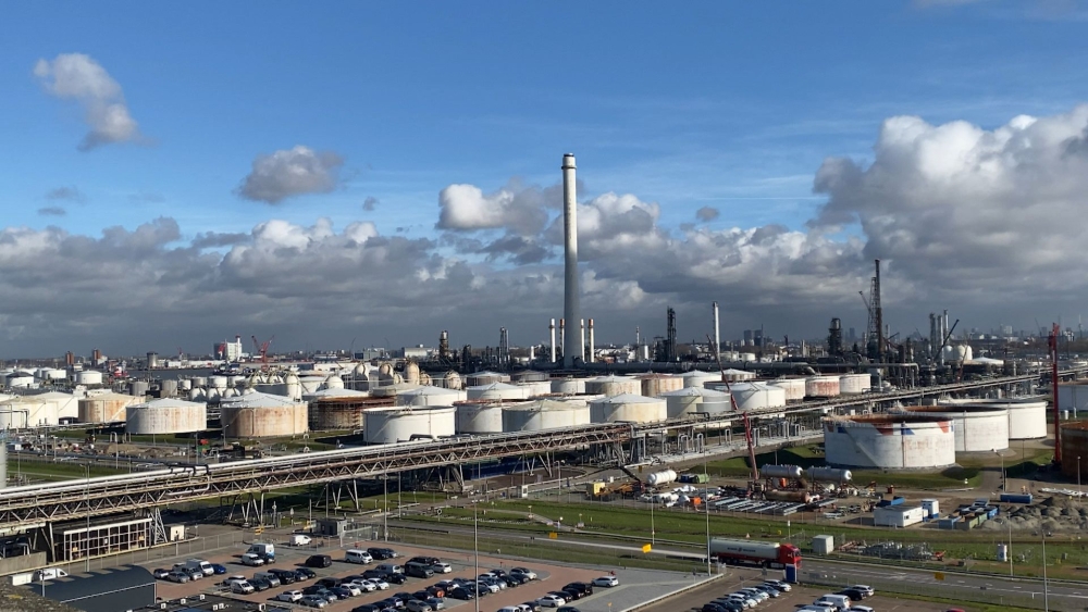 OM eist 14 maanden cel tegen Vlaardinger (62) na grootschalige fraude met olie