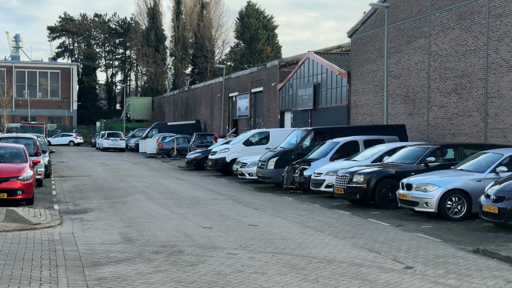 Bedrijven niet ingelicht over betaald parkeren Nieuw-Mathenesse: ‘Raar dat dit gebeurt’