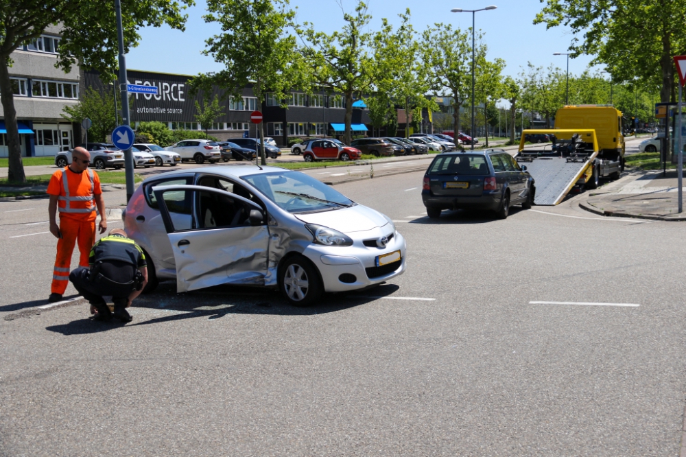 Flinke schade bij aanrijding 's-Gravelandseweg