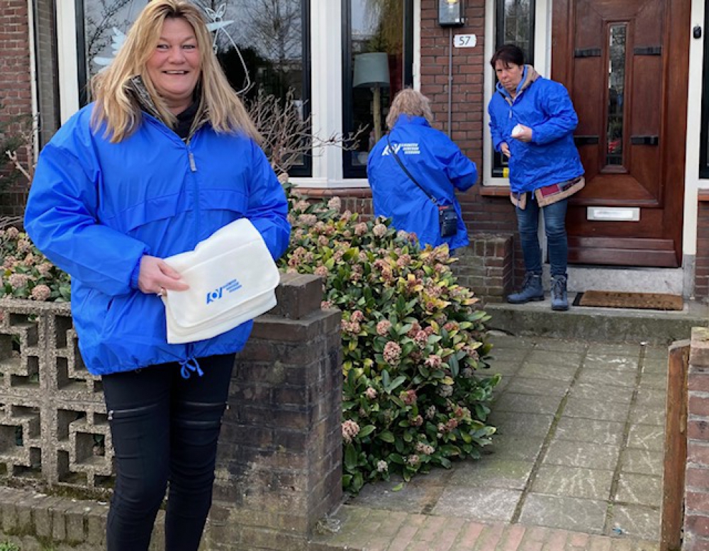 AOV Schiedam start schoonmaakactie 'Prikken en een Praatje'