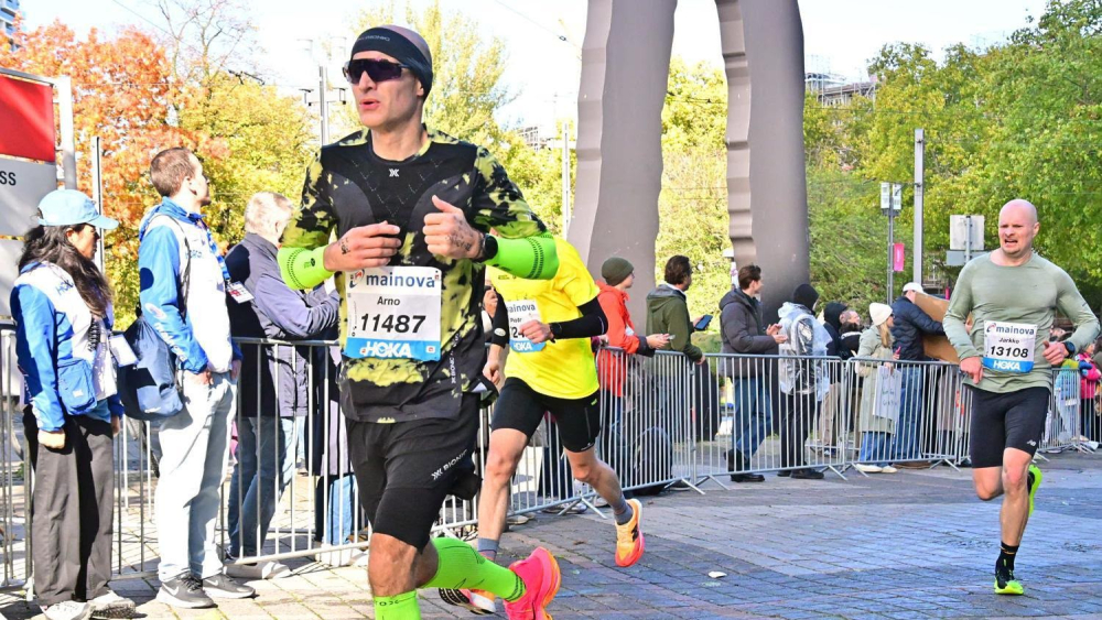 Arno (51) neemt eerste horde op weg naar negen marathons met snelle tijd in Frankfurt