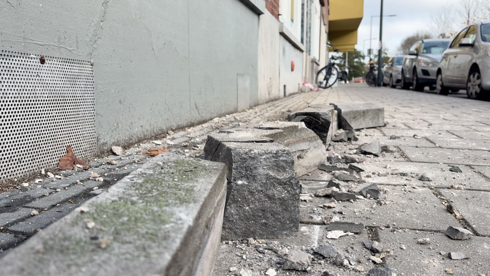 'Bewoners van woning waar betonnen rand van afviel lieten VvE-vergadering schieten'