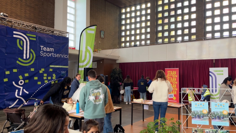 Van smoothiefietsen tot yoga: Schiedammers in beweging op het Gezondheidsfestival