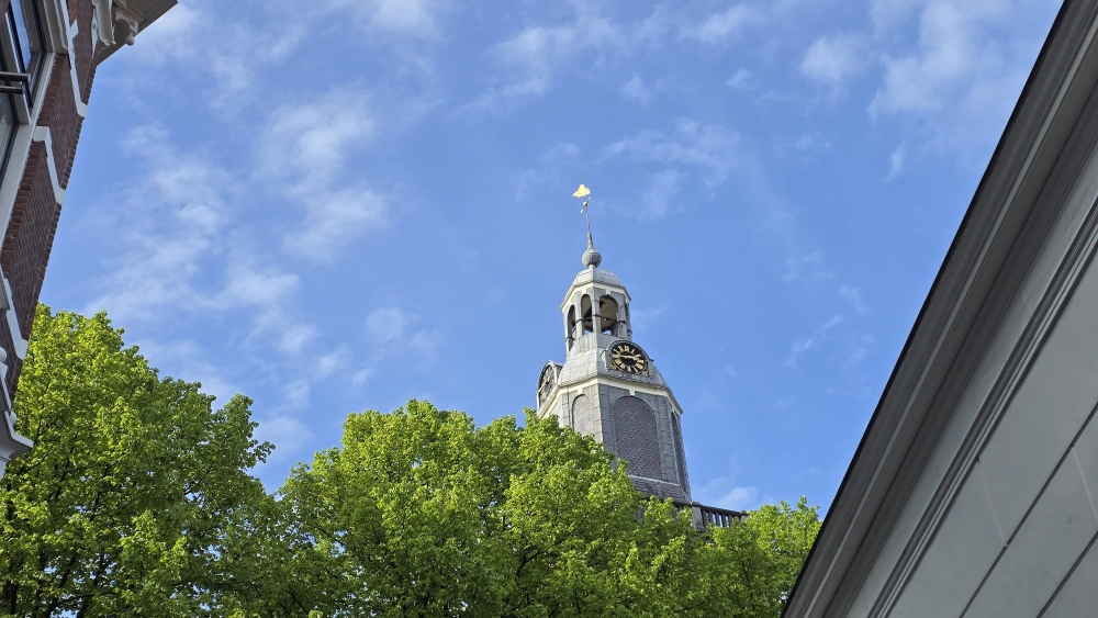 Tijd staat stil in Vlaardingen: weer problemen met klok Grote Kerk