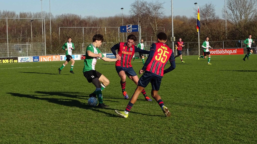 Victoria'04 geeft voorsprong uit handen