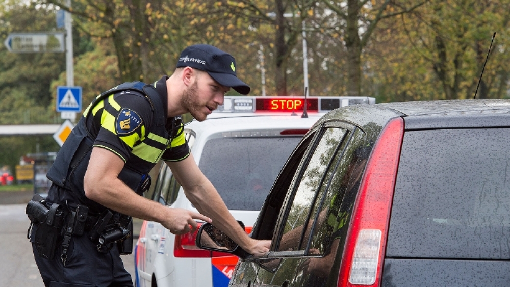 Meerdere politieauto's ingezet bij achtervolging in Vlaardingen