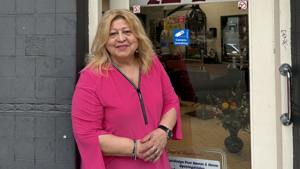 Al 50 jaar knipt kapper Ingrid haar klanten: ‘Ik knipte ooit iemand op de stoep’