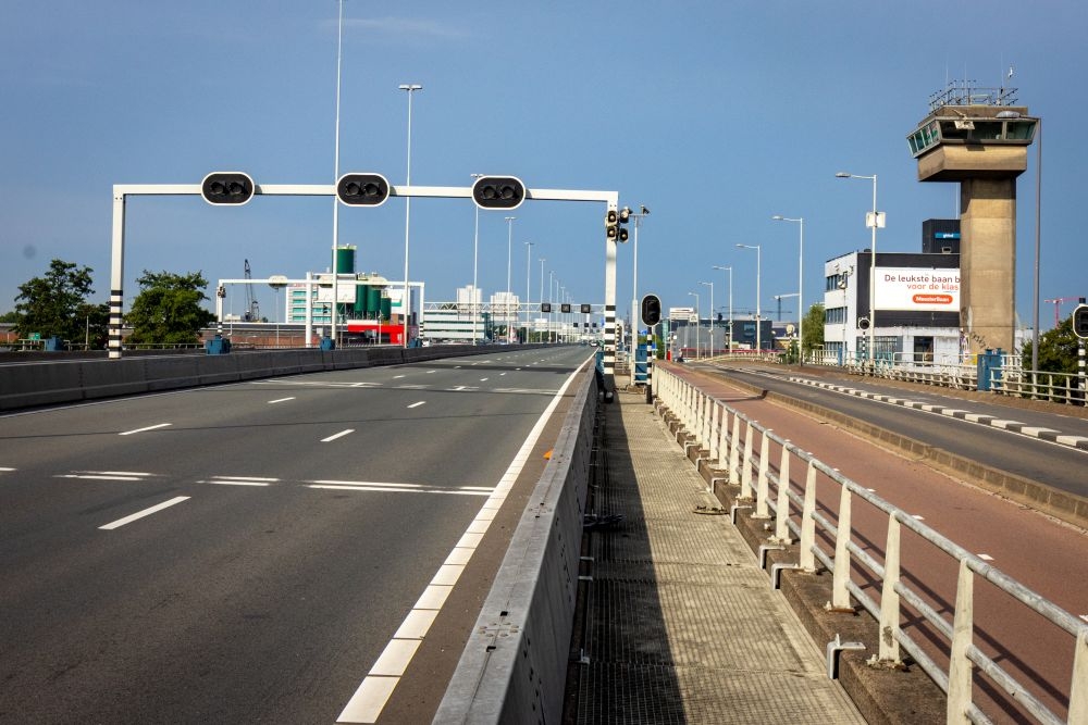 Giessenbrug in A20 gaat van drie naar twee rijstroken, komende jaren fors meer files
