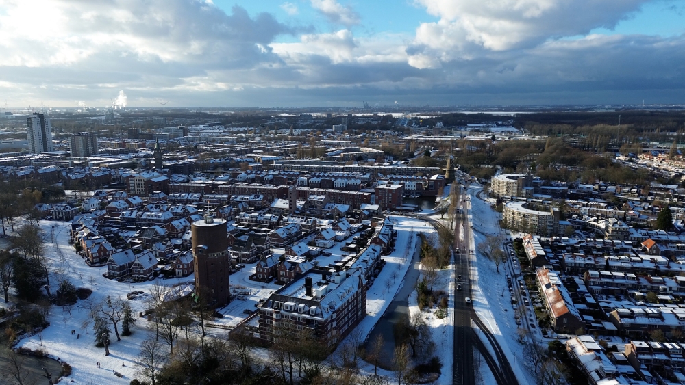 Sleeënde Vlaardingers en wandelende Schiedammers in de sneeuw: ‘Volop genieten’