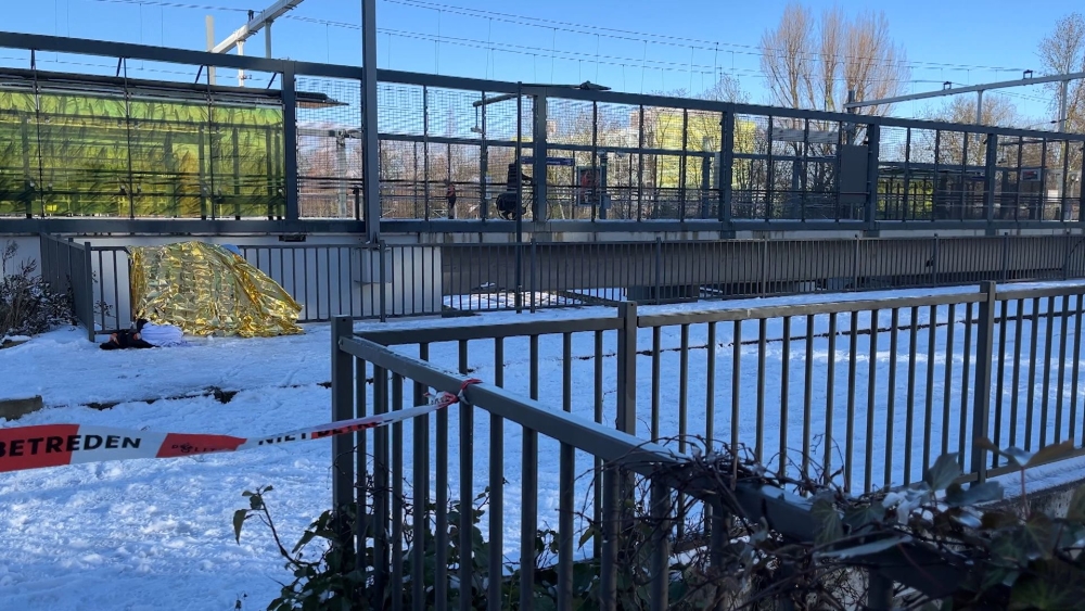 Twee Schiedammers (16 en 17) aangehouden voor dood man bij station Schiedam Nieuwland