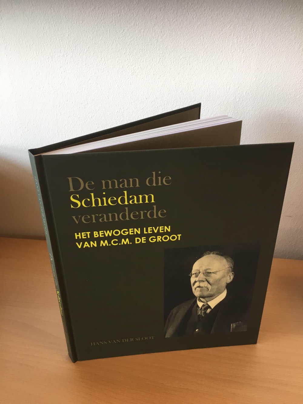 ‘De man die Schiedam veranderde' tegen wil en dank geëerd met boek