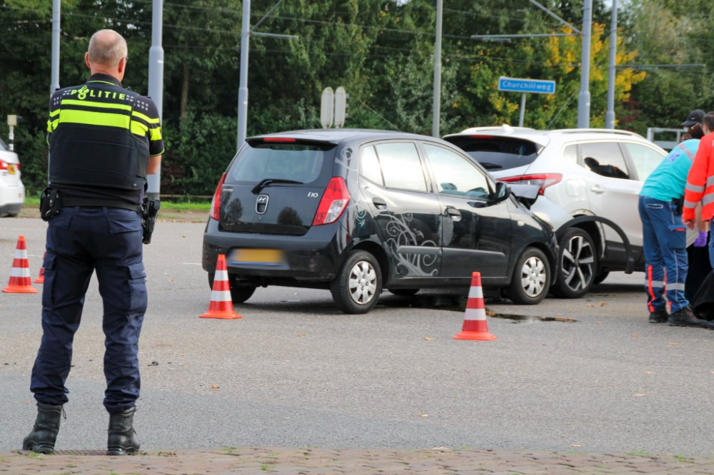 Minstens één gewonde bij aanrijding op kruising Churchillweg/Laan van Bol 'Es