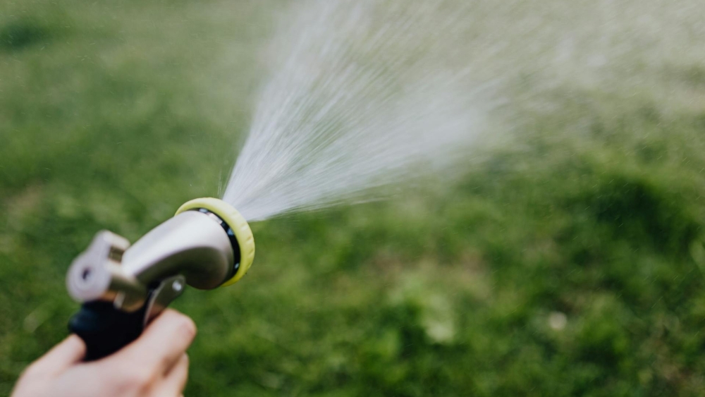 Man besproeit tuin ex-vrouw met chemische stof na ruzie over de kinderen