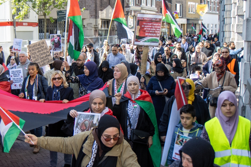 Pro-Palestinademonstratie in Schiedam, politie grijpt snel in bij kleine incidenten