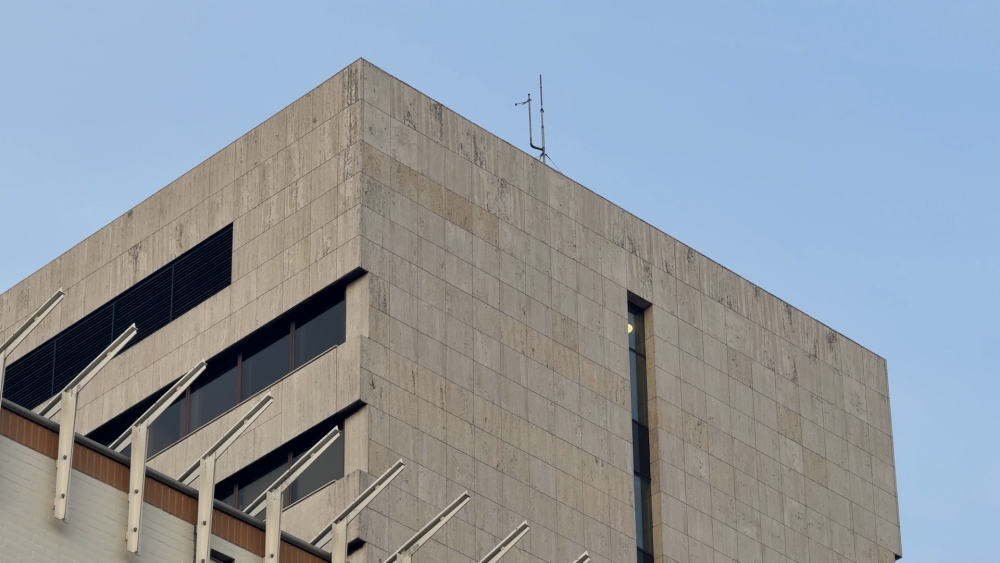 de gemeentelijke toren die vandaag zonder water en stroom zit