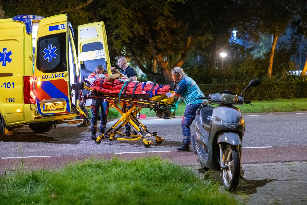 Dronken scooterrijder raakt gewond door val