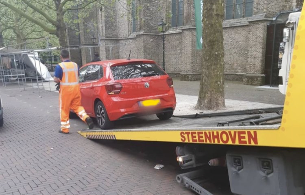 Foutparkeerders weggesleept van Lange Kerkstraat