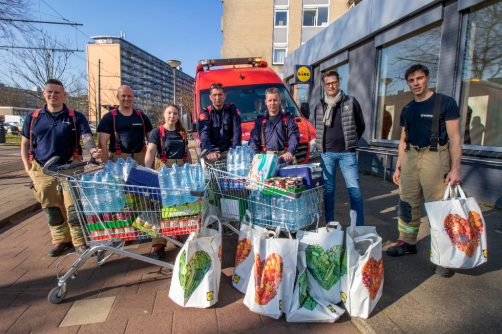 Brandweer Schiedam shopt voor Oekraïne