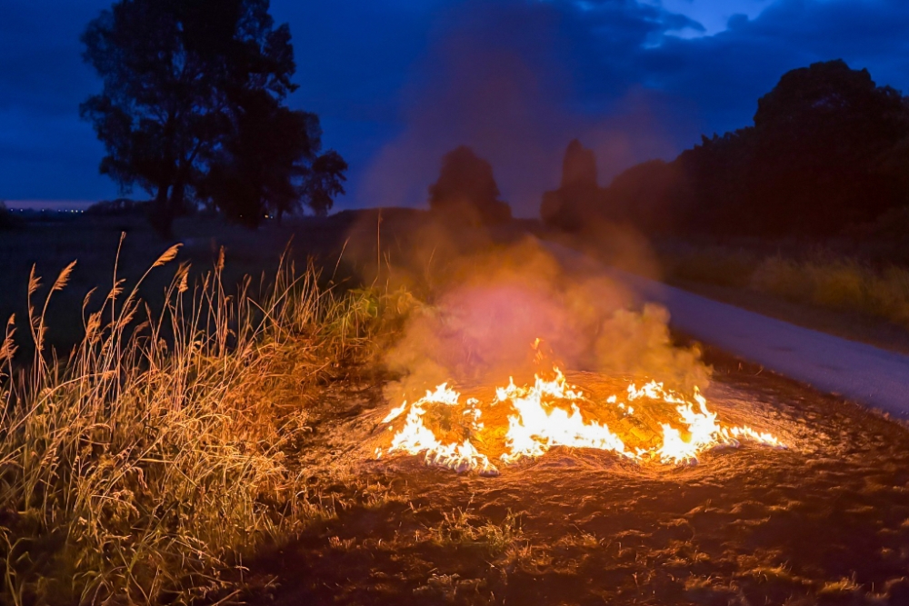 Brandweer heeft moeite met buitenbrandje
