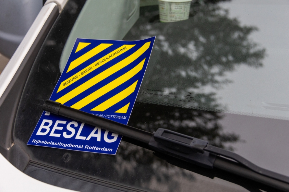 Gemeente: grote controle in Westwijk levert meer dan 100 bekeuringen op