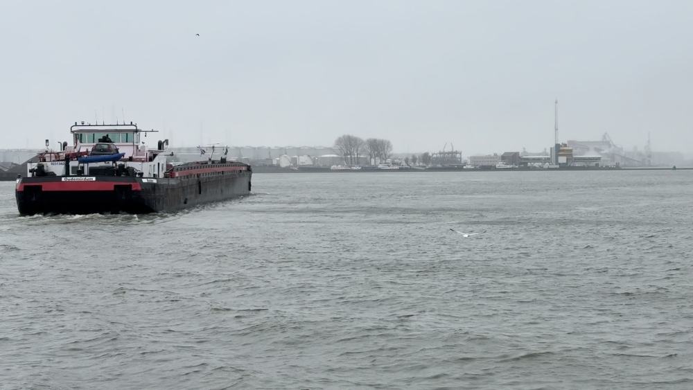 Chats, verjaardagen en verborgen geld: Schiedamse havenmedewerker blijft ontkennen