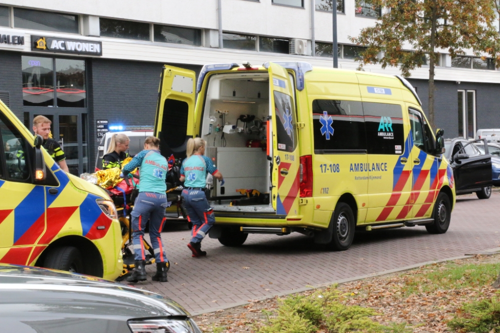 Jong kind moet met spoed naar ziekenhuis na aanrijding in ’s-Gravelandsepolder