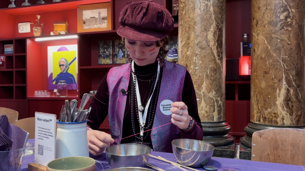 Stedelijk Museum kleurt paars: jongeren staan stil bij gelijkwaardigheid