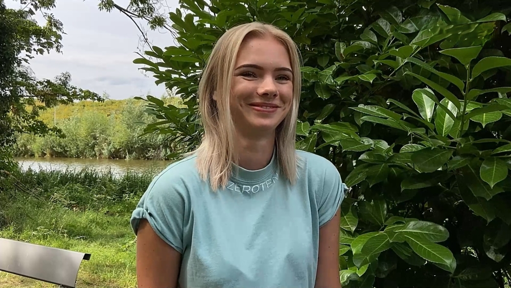 Schiedamse Sophie (24), bekend als ‘Tante Toof’, openhartig over hersenbloeding