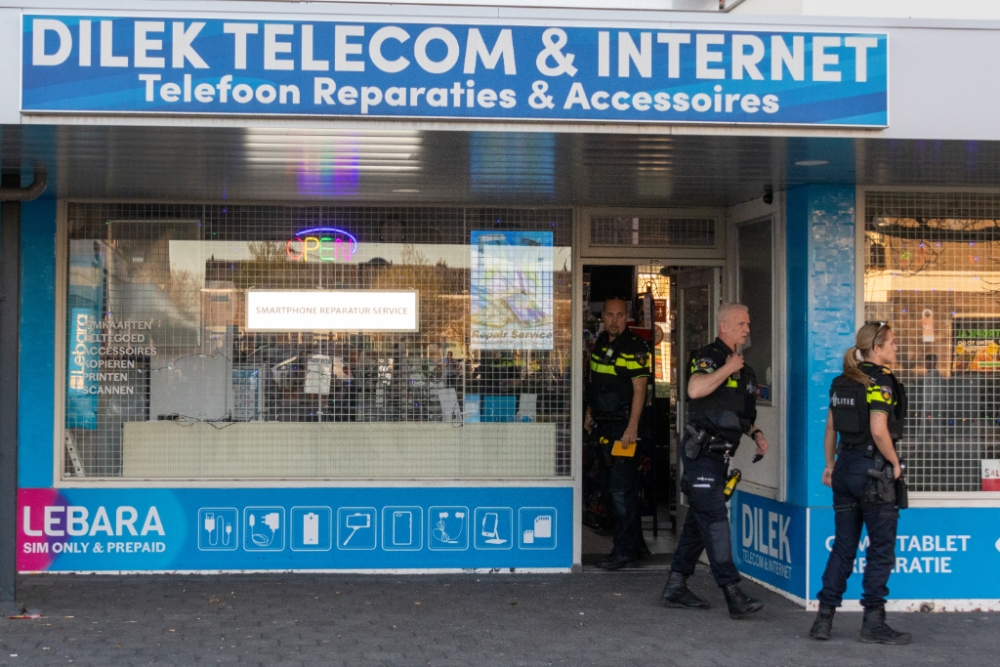 Gewapende overval op Vlaardingse telecomwinkel, aanhouding op A20