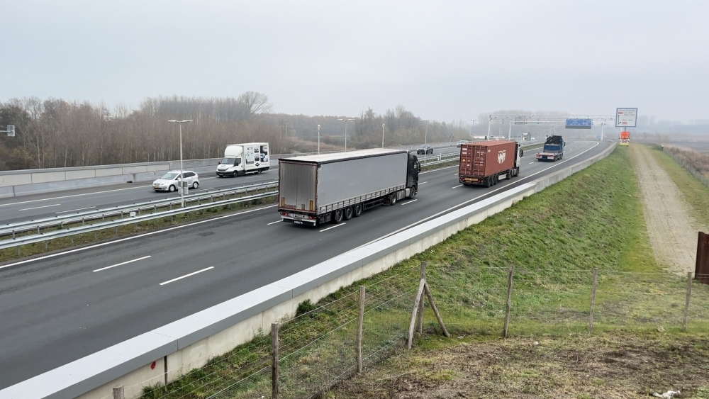 Ongeluk op A15 zorgt voor files in de regio: A24 tijdelijk tolvrij