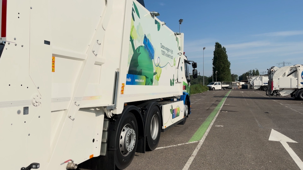 Milieustraten sluiten eerder en afvalophalers werken vroeger vanwege hitte