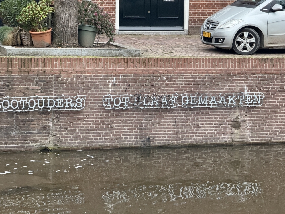 Gemeente Schiedam maakt ‘vergissing’ bij plaatsing slavernijkunstwerk