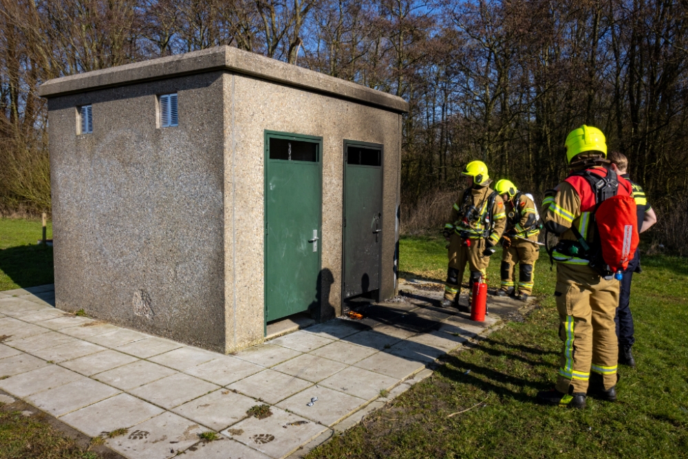 Brand gesticht in toiletgebouw Surfplas