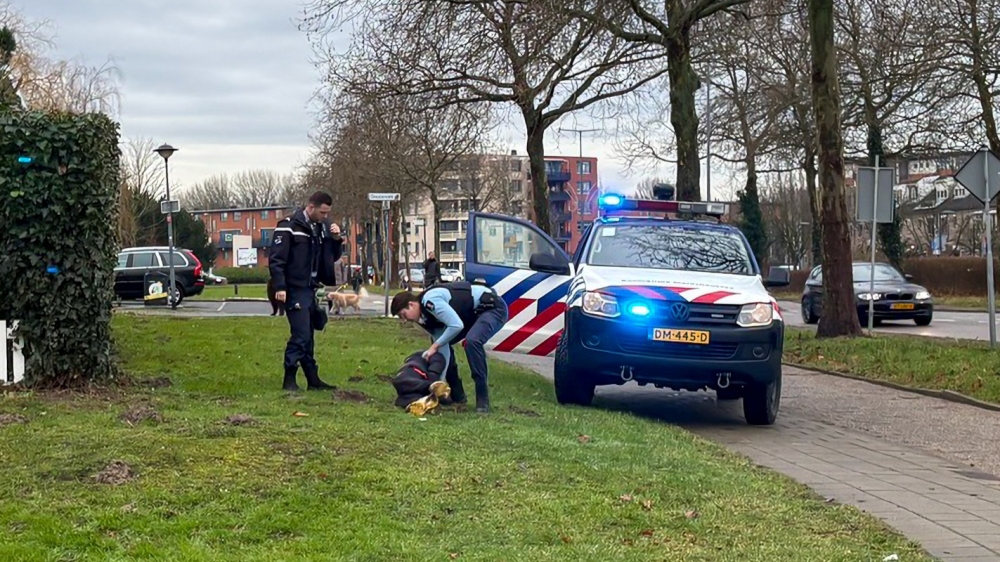 Achtervolging personenauto door Koninklijke Marechaussee eindigt in Schiedam: één verdachte nog zoek