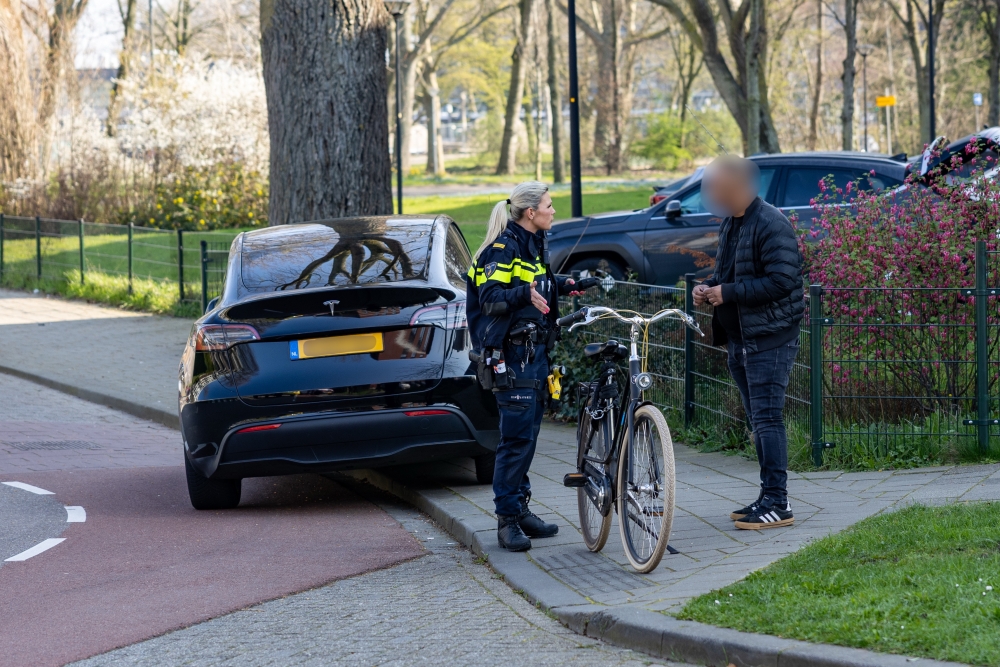 Fietser aangereden door auto, 'schoot ineens langs'