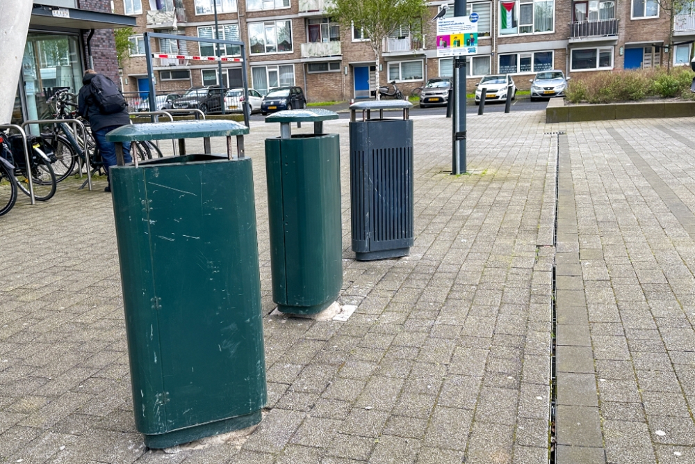Primeur voor Schiedam: test met 'vogelproof afvalbakken'