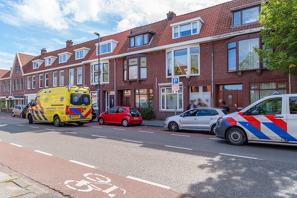 Vrouw krijgt nekpijn door botsing tussen twee auto's