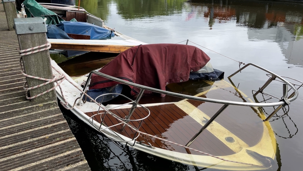 Gemeente: 'Onduidelijk wie verantwoordelijk is, maar weesboot wordt verwijderd'