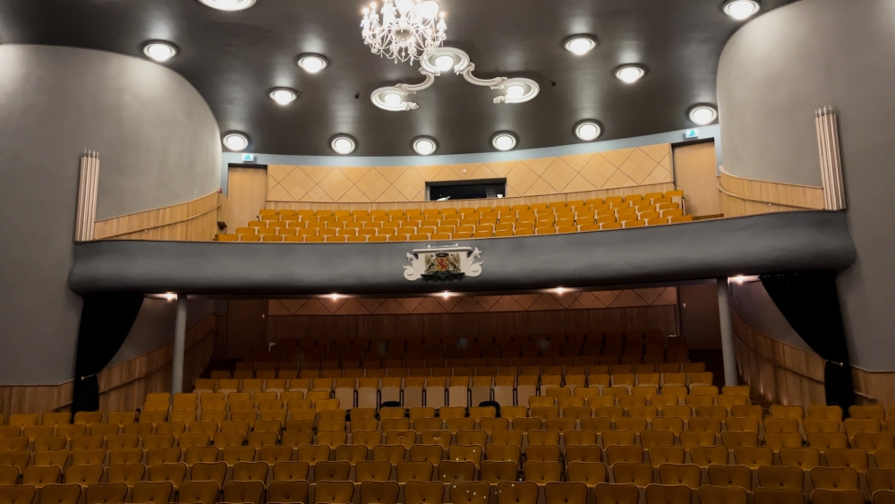 Veiligheid eerst: balkon Stadsgehoorzaal Vlaardingen krijgt zomerrestauratie