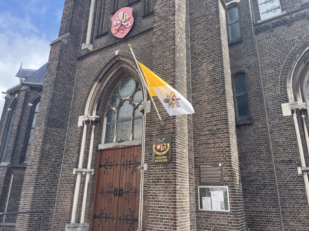 Katholieken in Schiedam en Vlaardingen staan stil bij overlijden paus