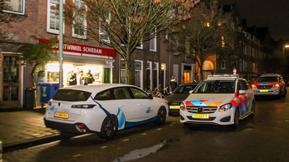 Gewapende overval op buurtsuper in Schiedam West, politie op zoek naar 'forse witte man'