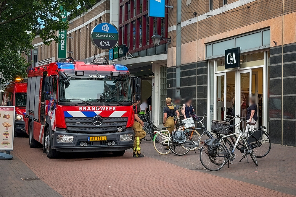 C&amp;A in Schiedam ontruimd vanwege brandlucht