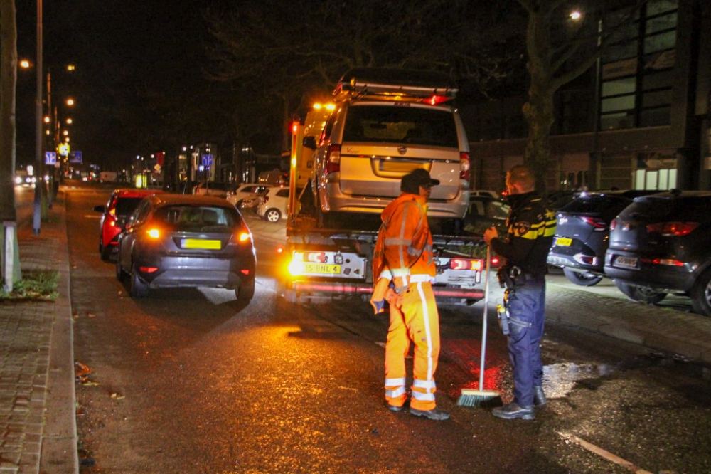 Weg dicht na aanrijding met meerdere auto's op de 's-Gravelandseweg