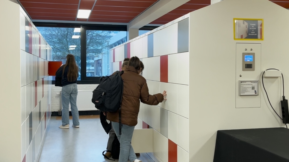 Gemeente Schiedam weet niet hoeveel illegaal vuurwerk er op scholen wordt verhandeld