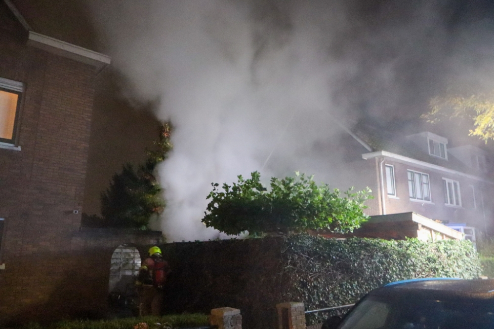 Veel schade na brand in schuur in Vlaardinger-Ambacht