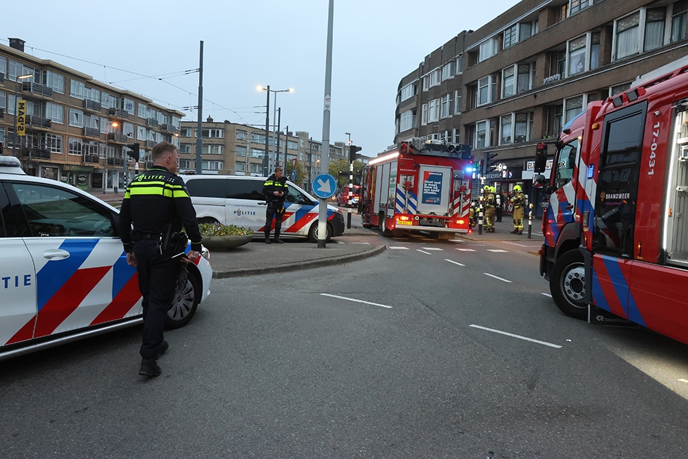 Zeer grote brand in bloemenzaak in Schiedam, twee mannen naar ziekenhuis