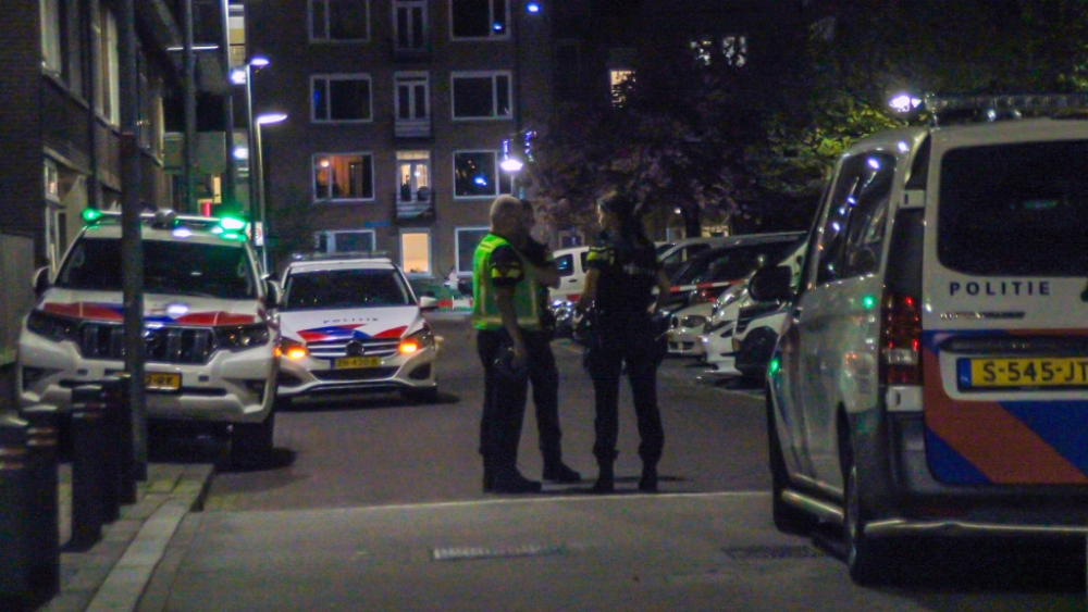 Politie onderzoekt 'melding schietpartij vanuit auto' in Schiedam Oost