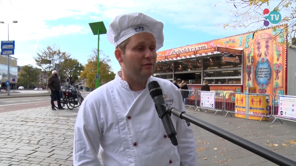 Oliebollenbakker Nico Sterrenberg: "op die 1,5 meter basis lijkt het nog drukker bij mij!"