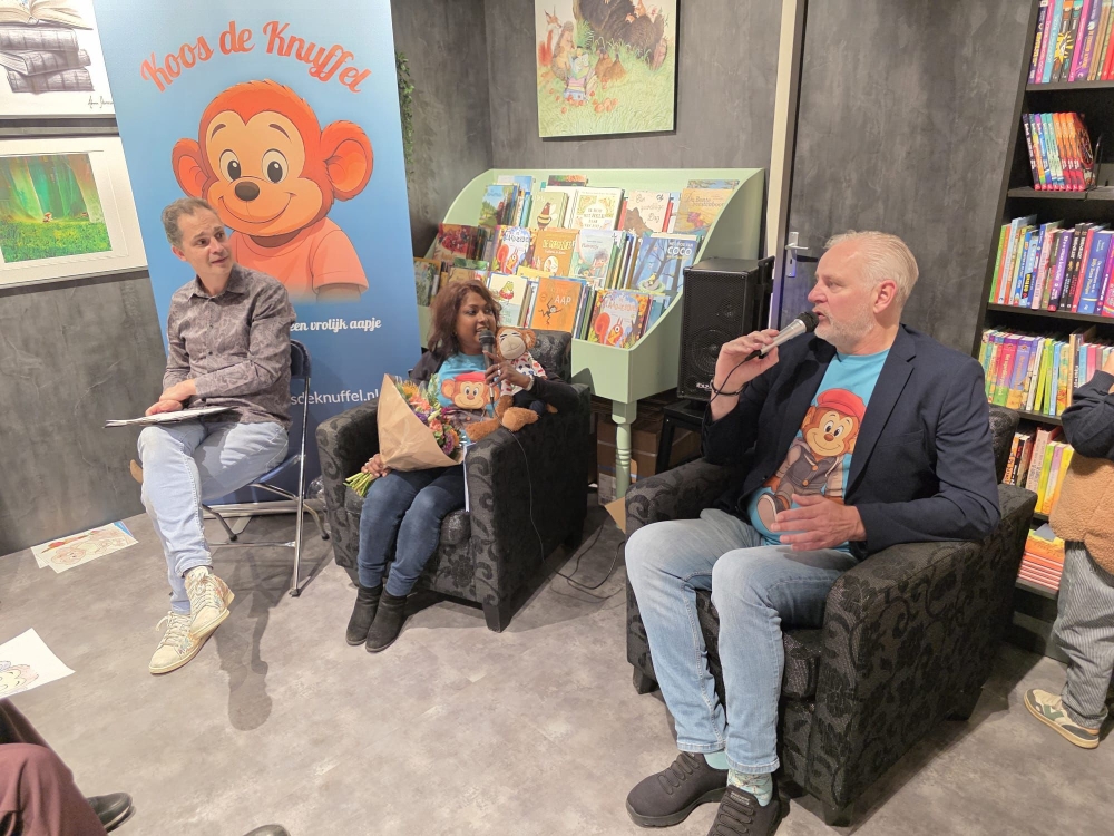 Vlaardings stel lanceert kinderboek over knuffel: ‘Koos kwam uit de kast’